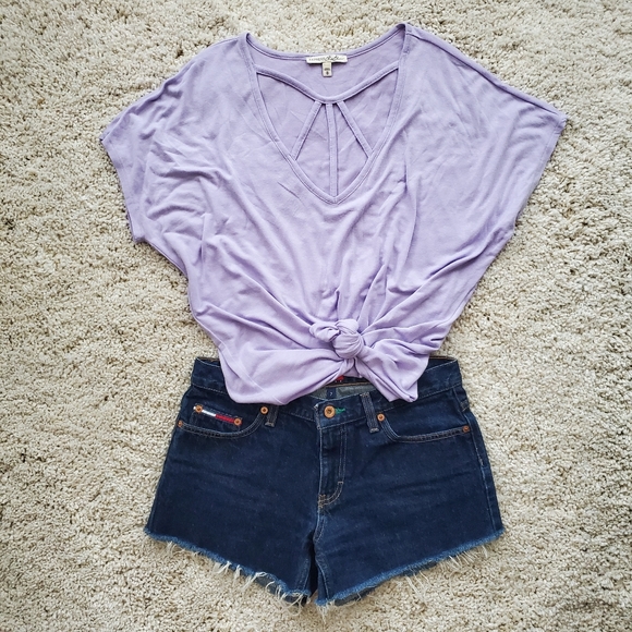 Tommy Hilfiger frayed hem mid-rise shorts - Picture 5 of 5